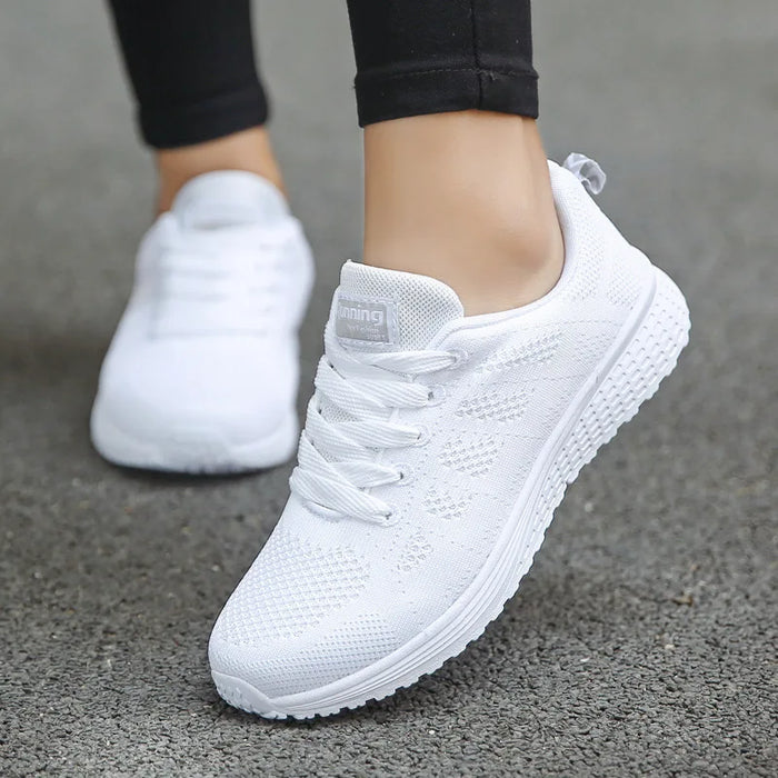 Scarpe Casual da donna moda traspirante scarpe basse in rete da passeggio Sneakers donna 2021 scarpe vulcanizzate da palestra calzature femminili bianche