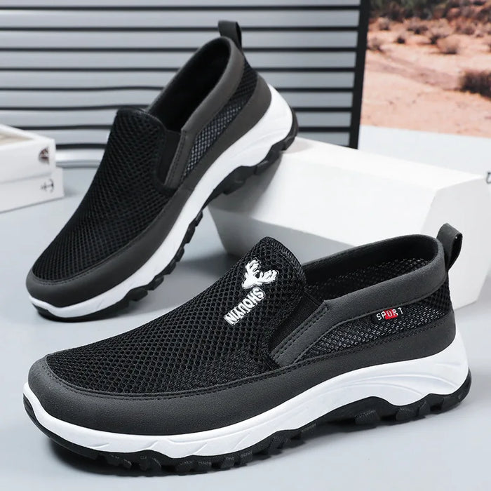 Scarpe in rete per uomo traspirante estate leggera escursionismo scarpe Casual comode mocassini maschili da guida Slip-On neri