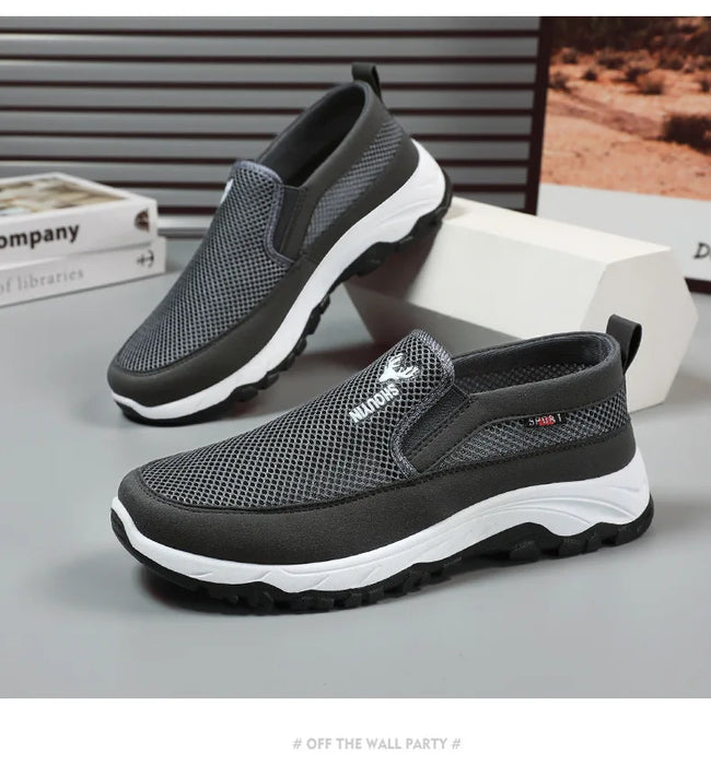 Scarpe in rete per uomo traspirante estate leggera escursionismo scarpe Casual comode mocassini maschili da guida Slip-On neri