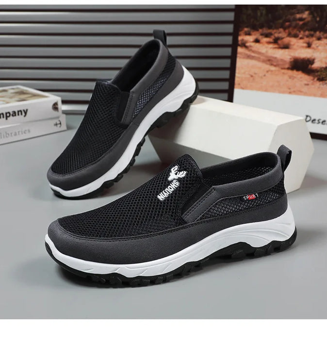 Scarpe in rete per uomo traspirante estate leggera escursionismo scarpe Casual comode mocassini maschili da guida Slip-On neri