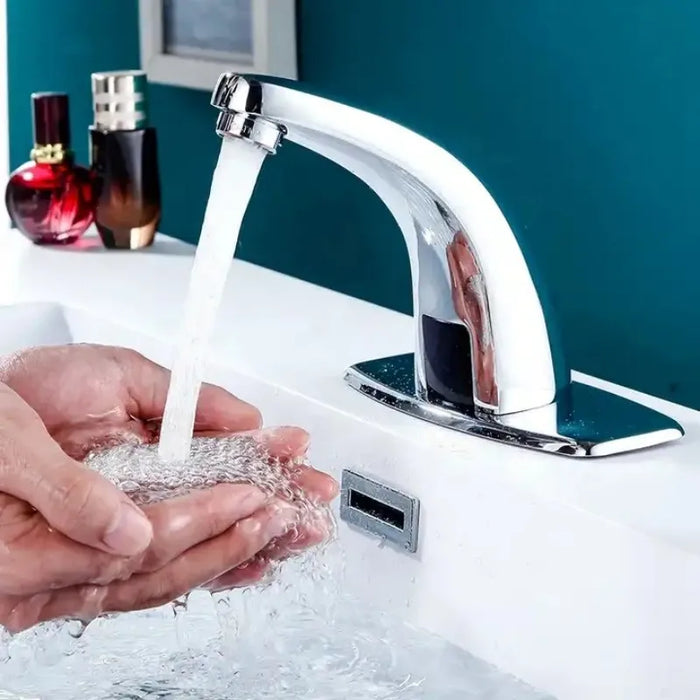 Rubinetto automatico del sensore del rubinetto della toilette del bagno del bagno a risparmio idrico montato sul ponte di alta qualità