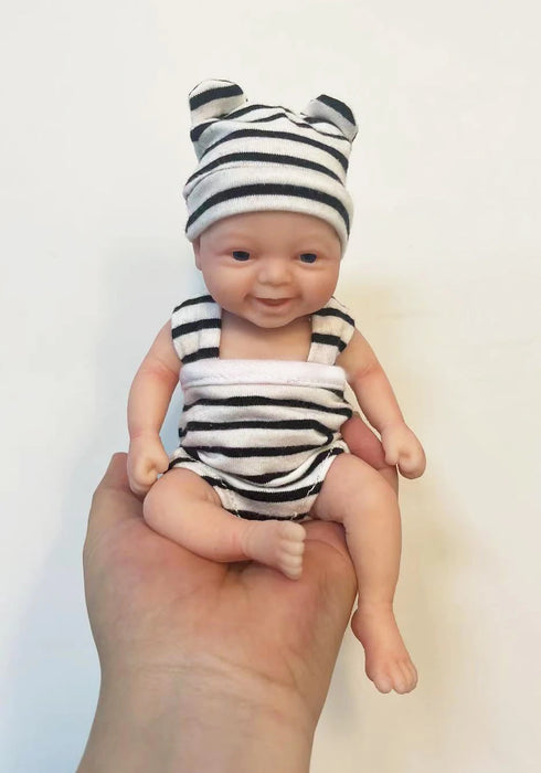 7 "Boy Micro Preemie Full Body Silicone Smile Baby Doll" Noah "realistica Mini Reborn Doll Surprice bambini Anti-Stress